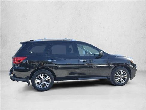 Used 2020 Nissan Pathfinder S image 4