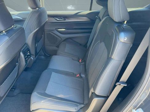 New 2025 Jeep Grand Cherokee L Laredo image 14