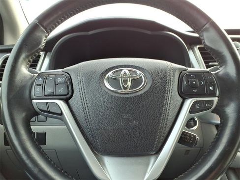 Used 2017 Toyota Highlander image 21