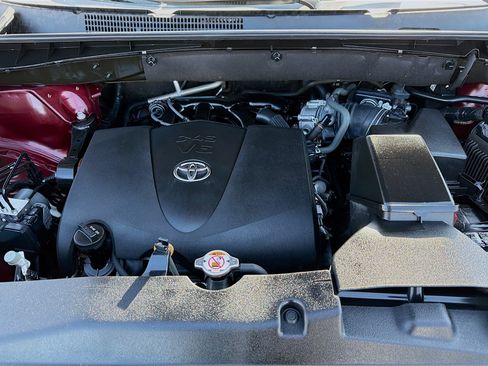 Used 2019 Toyota Highlander SE image 33