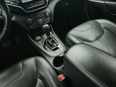 Used 2019 Jeep Cherokee Limited image 13