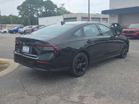 Used 2025 Honda Accord SE image 4