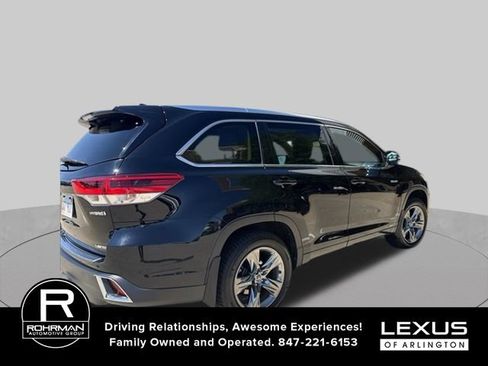 Used 2017 Toyota Highlander Limited Platinum AWD/4WD image 2
