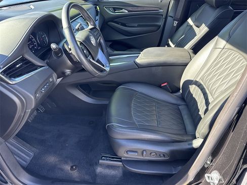 Used 2023 Buick Enclave Avenir image 9