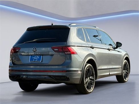 Used 2022 Volkswagen Tiguan SE R-Line image 5