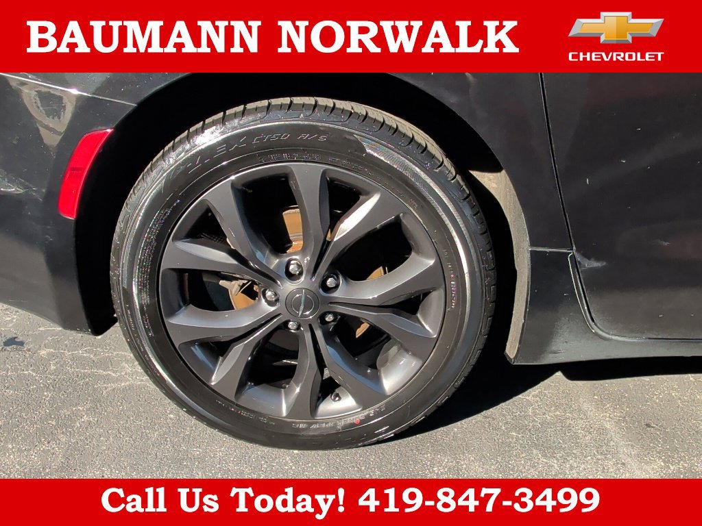 Used 2018 Chrysler Pacifica Touring-L w/ Advanced Safetytec Group FWD image 11