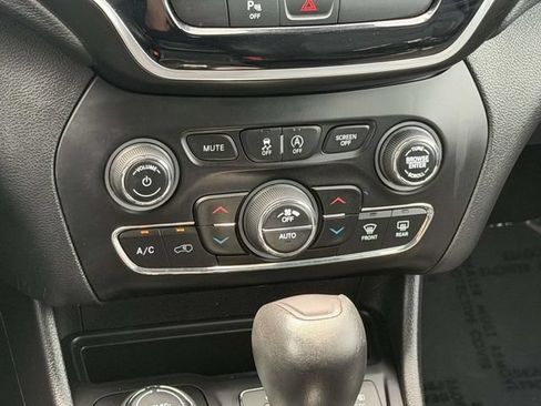 Used 2020 Jeep Cherokee Limited AWD/4WD image 15