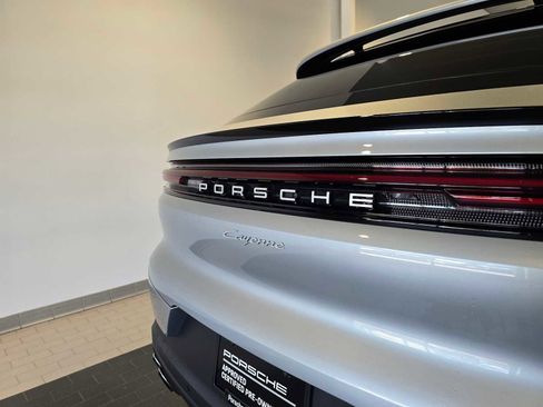 Used 2024 Porsche Cayenne Coupe image 18