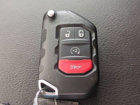 Used 2025 Jeep Wrangler Unlimited Sahara w/ Safety Group AWD/4WD image 31