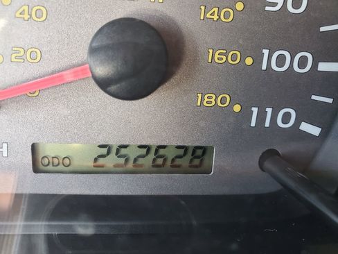 Used 2004 Toyota Sequoia SR5 image 19