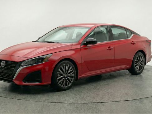 Used 2025 Nissan Altima 2.5 SV FWD image 3