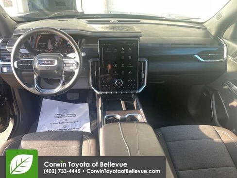 Used 2025 GMC Acadia Elevation image 12