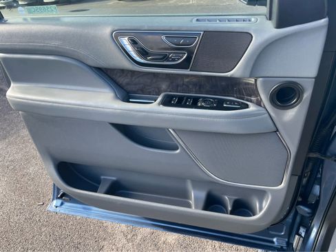 Used 2018 Lincoln Navigator Reserve w/ Technology Package image 15