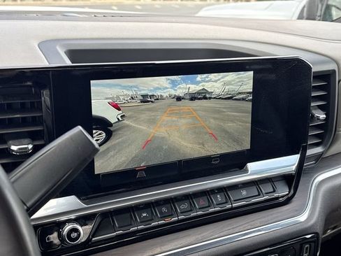 Used 2024 GMC Sierra 1500 SLT image 17