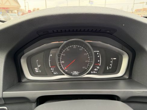 Used 2017 Volvo S60 T5 Inscription image 25