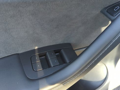 Used 2022 Tesla Model Y Performance image 11