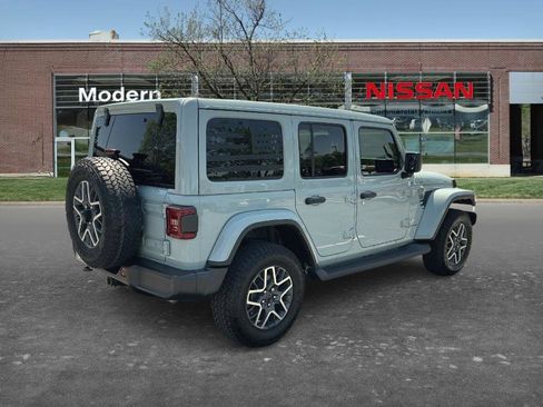 Used 2024 Jeep Wrangler Unlimited Sahara w/ Technology Group AWD/4WD image 4