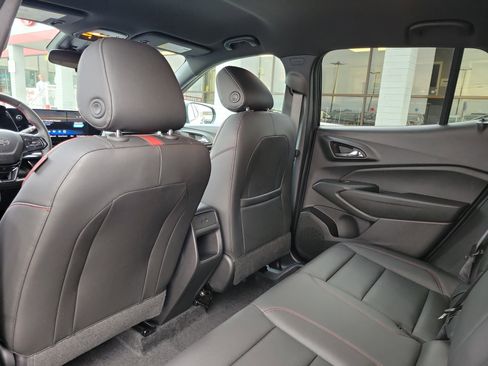 Used 2025 Chevrolet Trax RS image 14