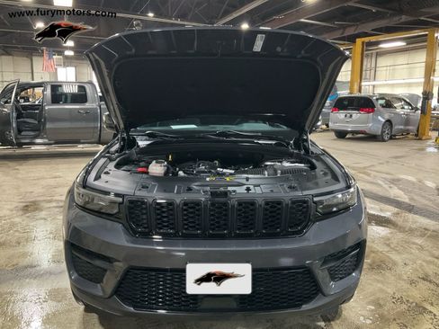 Used 2023 Jeep Grand Cherokee Altitude image 24