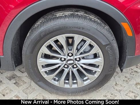 Used 2025 Cadillac XT4 Premium Luxury image 4