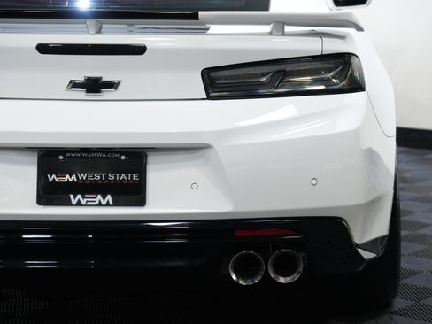 Used 2017 Chevrolet Camaro ZL1 RWD image 17