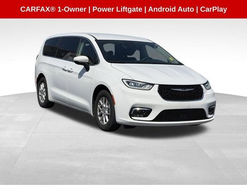 Used 2023 Chrysler Pacifica Touring-L FWD image 1