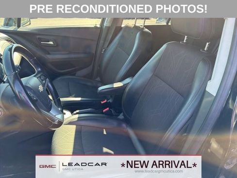 Used 2019 Chevrolet Trax LT w/ LT Convenience Package AWD/4WD image 19