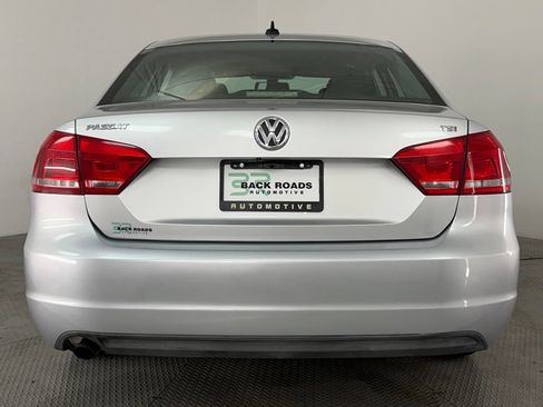 Used 2015 Volkswagen Passat 1.8T Limited Edition FWD image 8