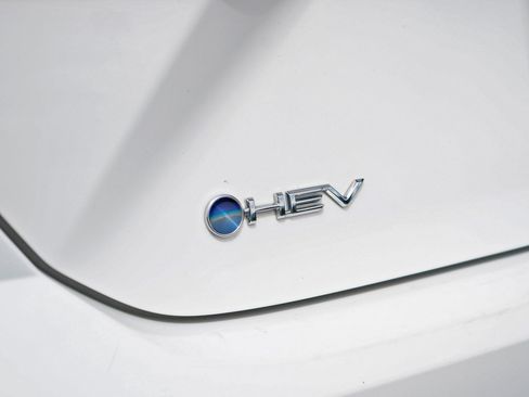 Used 2025 Toyota Camry LE FWD image 30