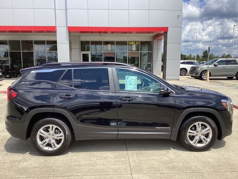 Used 2022 GMC Terrain SLE w/ Driver Convenience Package AWD/4WD image 8