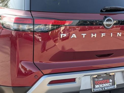 Used 2024 Nissan Pathfinder SL AWD/4WD image 8