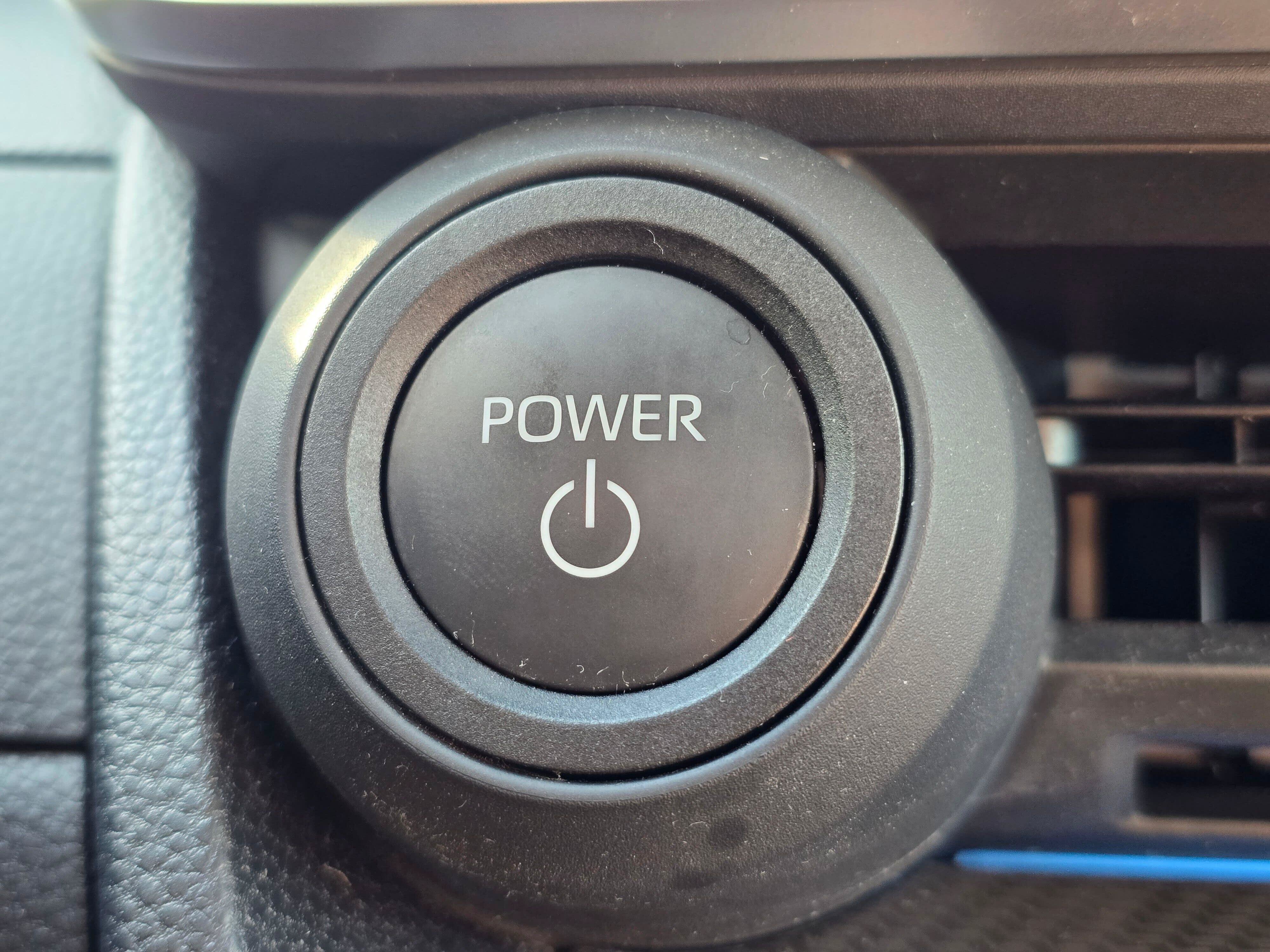 Certified 2025 Toyota Prius XLE FWD image 26