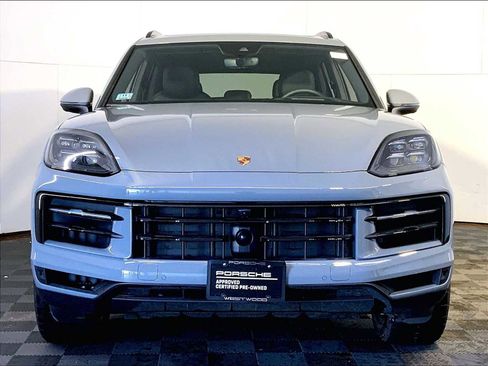 Certified 2026 Porsche Cayenne AWD/4WD image 10