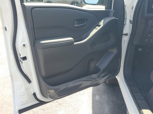 New 2025 Nissan Frontier S image 9