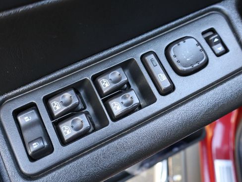 Used 2005 HUMMER H2 SUT w/ Preferred Equipment Group AWD/4WD image 26