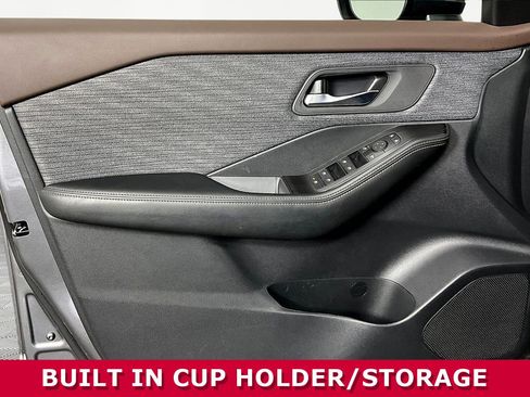 Used 2023 Nissan Rogue SV image 17