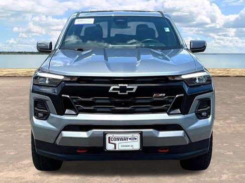 Used 2025 Chevrolet Colorado Z71 w/ Technology Package AWD/4WD image 2