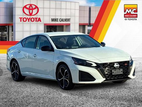 Used 2024 Nissan Altima 2.5 SR FWD image 7