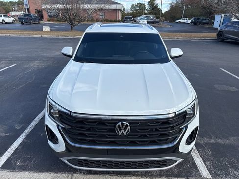 Used 2025 Volkswagen Atlas Cross Sport SE image 8