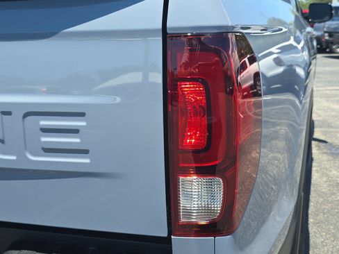 Used 2025 Honda Ridgeline Black Edition image 7