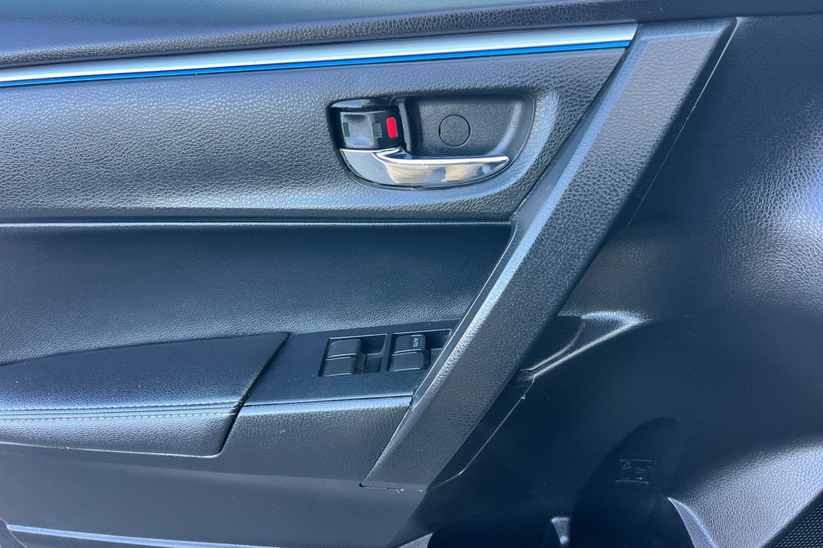 Used 2016 Toyota Corolla S FWD image 11
