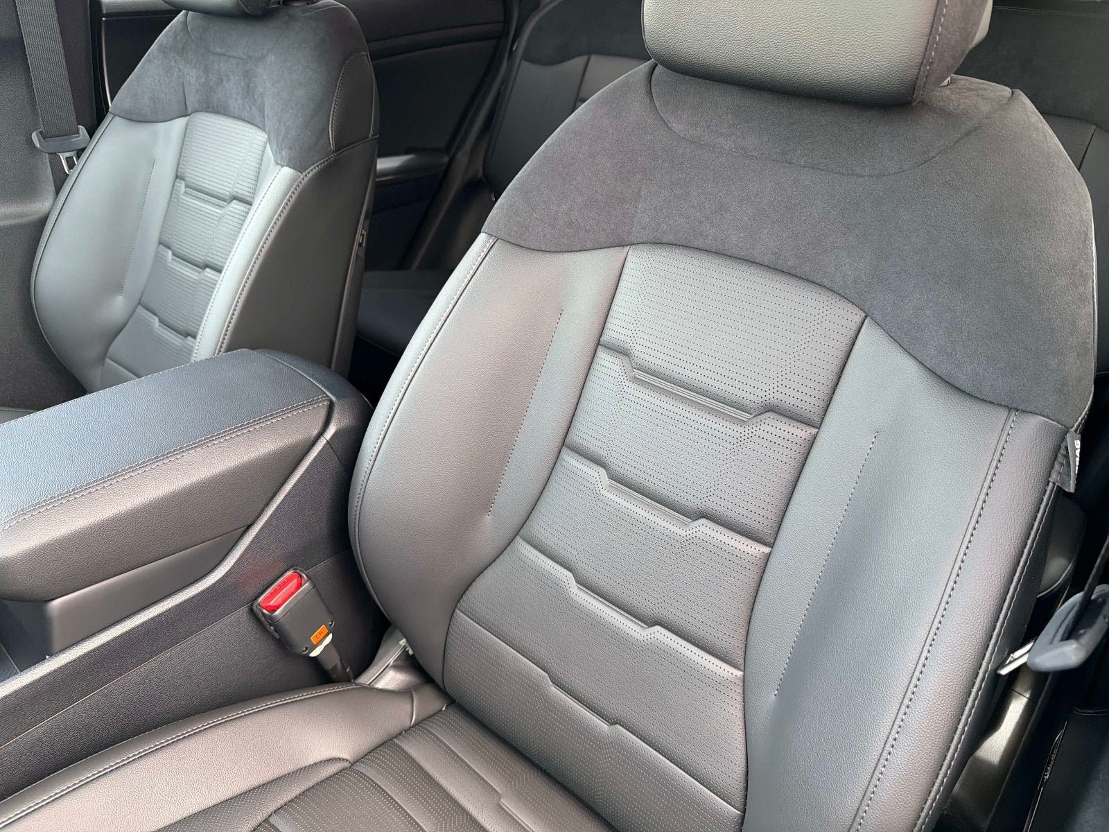 New 2026 Kia Sportage SX FWD image 17