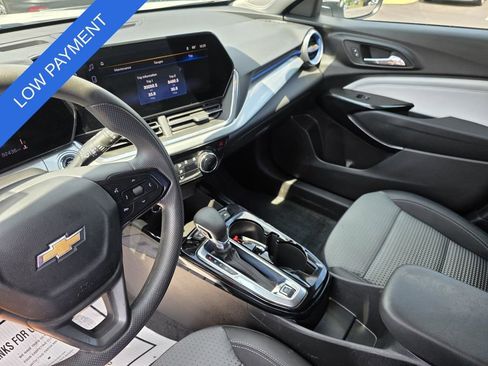 Used 2024 Chevrolet Trax LT FWD image 22