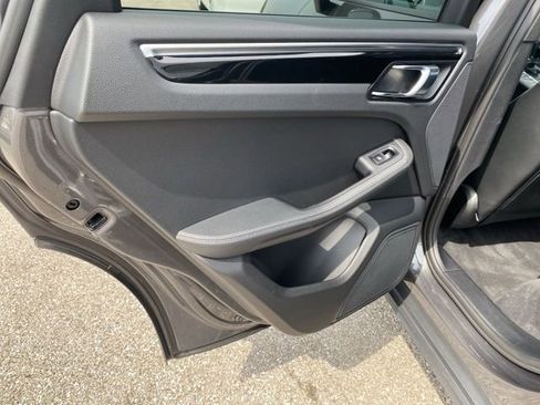 Used 2018 Porsche Macan image 21