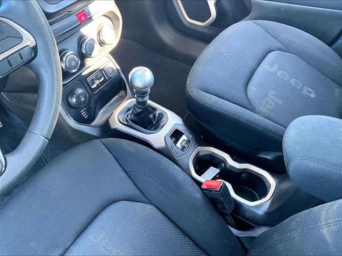 Used 2017 Jeep Renegade Sport image 14