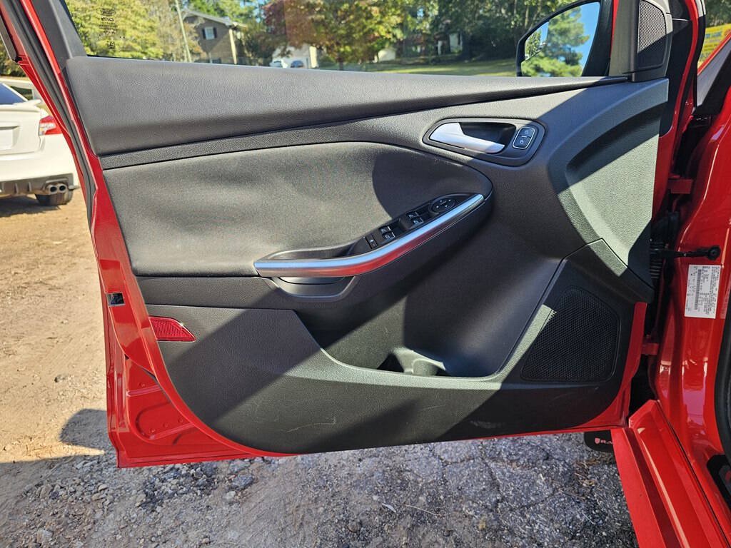 Used 2016 Ford Focus ST FWD image 12