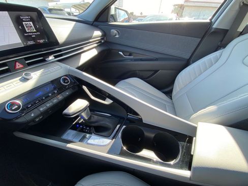 Used 2025 Hyundai Elantra Limited image 44