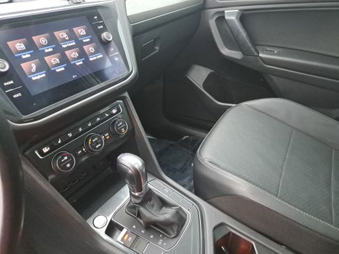 Used 2019 Volkswagen Tiguan SE FWD image 24