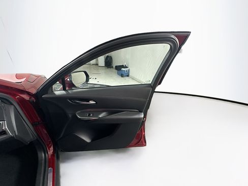 Used 2024 Cadillac XT4 Premium Luxury image 32