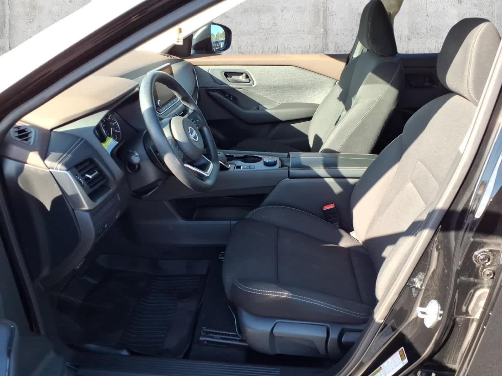 Used 2023 Nissan Rogue S AWD/4WD image 4
